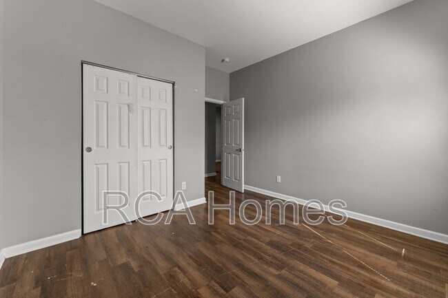 Building Photo - 118 N State Ave