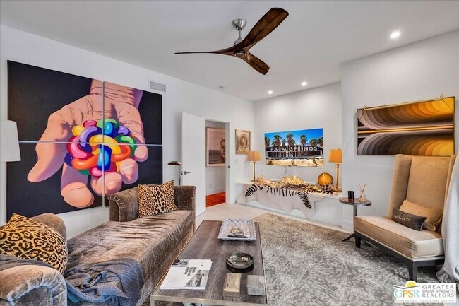 Building Photo - 605 E Sierra Way