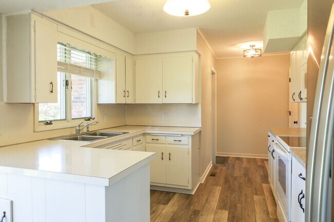 Building Photo - Newly renovated 3 bed and 1.5 bath house in Jonesborough