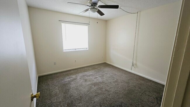 Building Photo - 1050 N Fiske Blvd