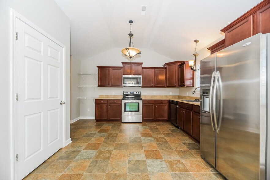 Building Photo - 2008 Slayton Dr