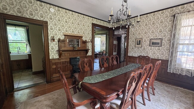 Building Photo - Stunning 4BR Victorian Home with 6 Off-Street Parking Spaces – Flexible Mid- to Long-Term Rental ...