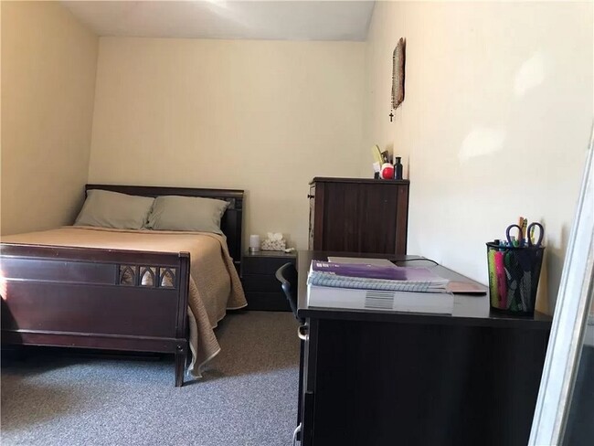 Bedroom #1 - PLEASE READ DESCRIPTION FOR START DATE AND LENGTH OF LEASE! - 5 Narragansett Ave