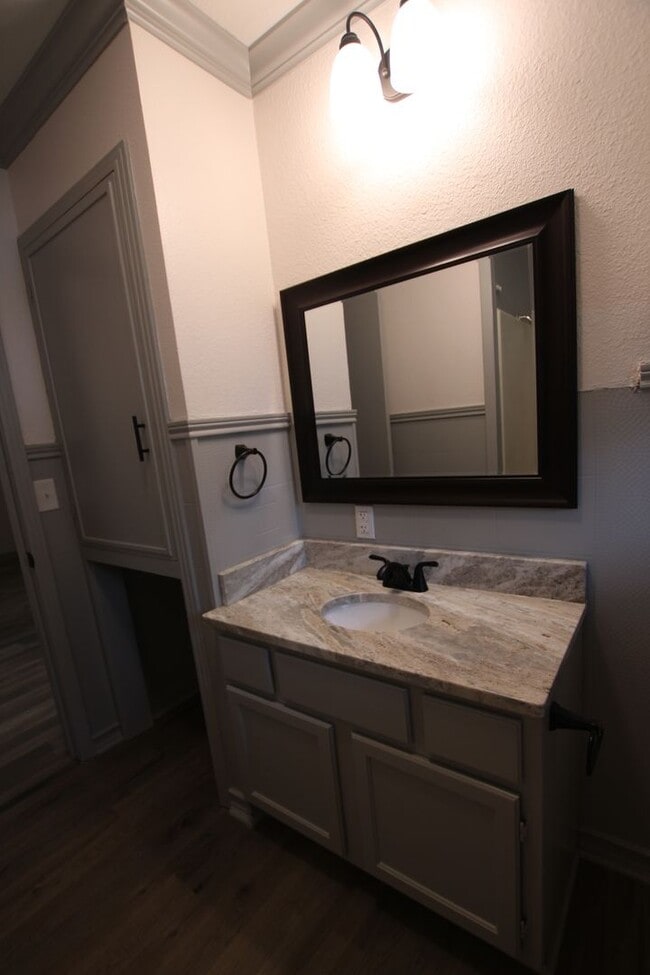 Building Photo - Coming Soon! Updated 3 Bed 2 Bath Rental! ...