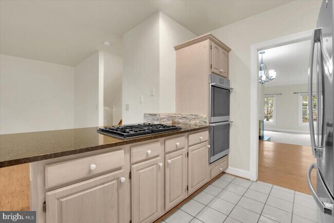 Building Photo - 2904 Oakton Crest Pl