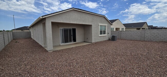 Building Photo - 1527 E Lardner Dr