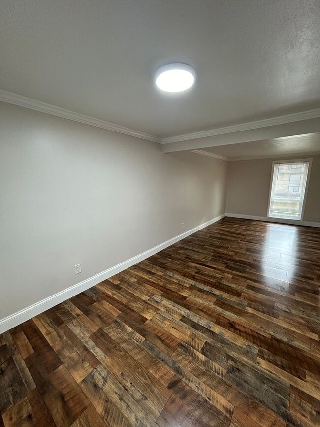 Building Photo - Modern Charm: 2 BR Home with Finished Basement, Pet Friendly, Assigned Parking, and Prime Location!