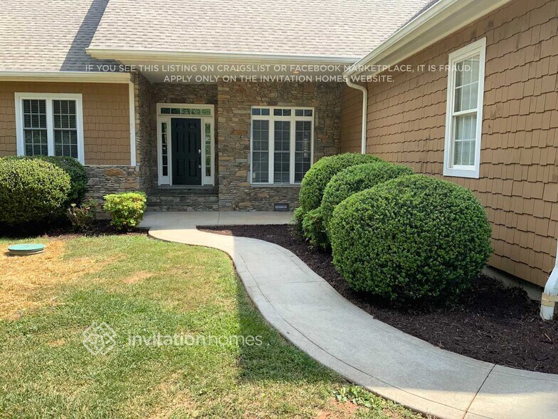 Building Photo - 242 Chuckwood Rd