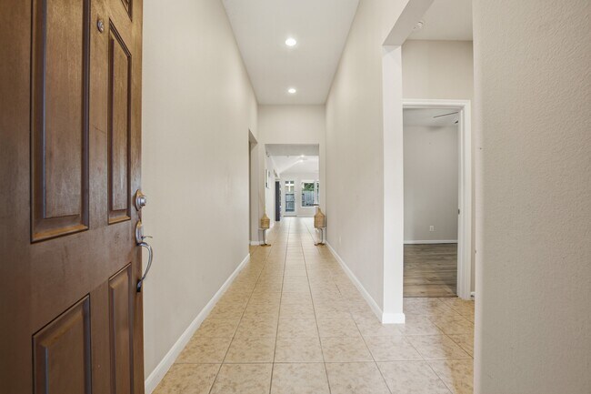 Building Photo - 11103 Avery Oaks Ln