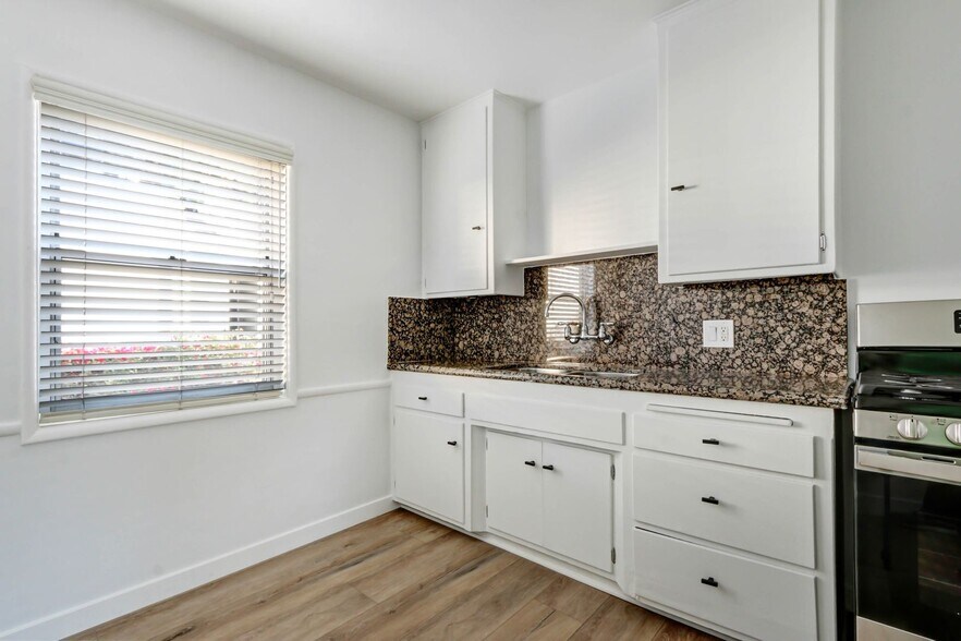 Building Photo - 300 California Ave