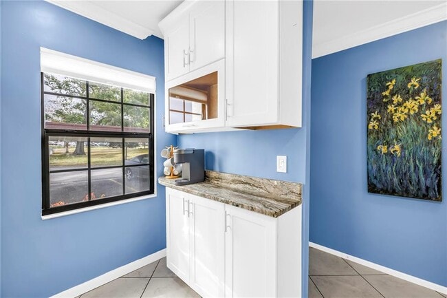 Building Photo - 9224 Mission Oaks Blvd