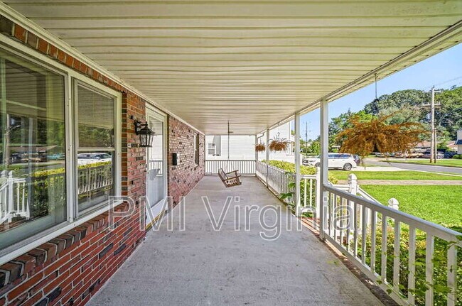 Building Photo - 1641 E Bayview Blvd