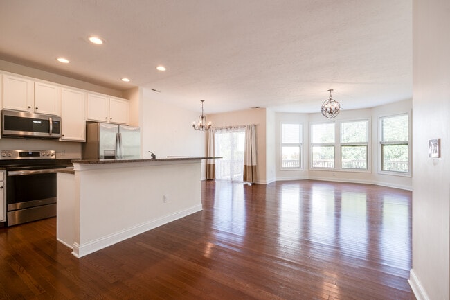 Building Photo - 208 Pointe Oakwood Way