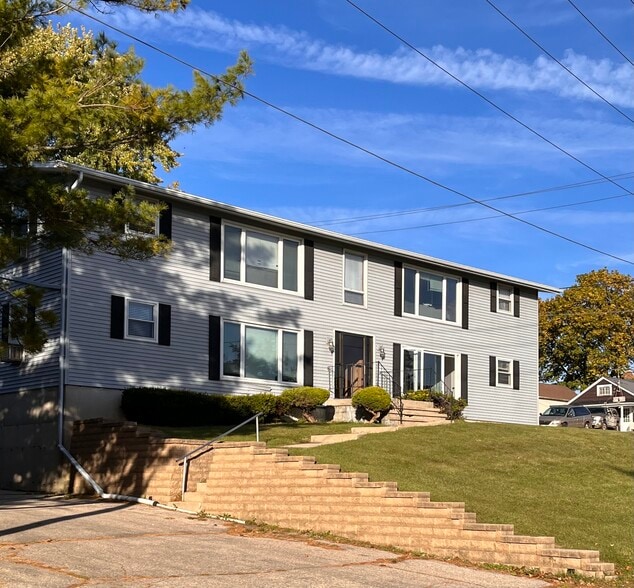 Primary Photo - 326 Menomonee St