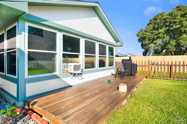 Building Photo - 4036 Shorewood Dr