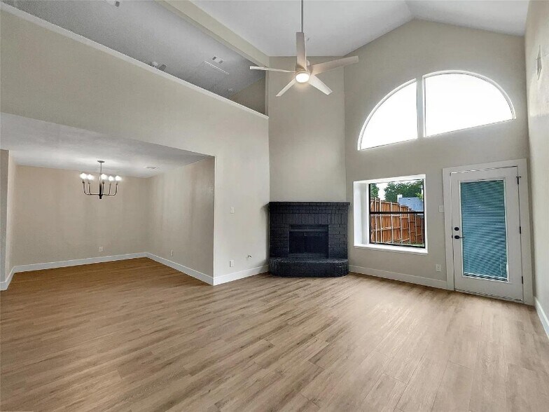 Building Photo - 811 Fawn Valley Dr