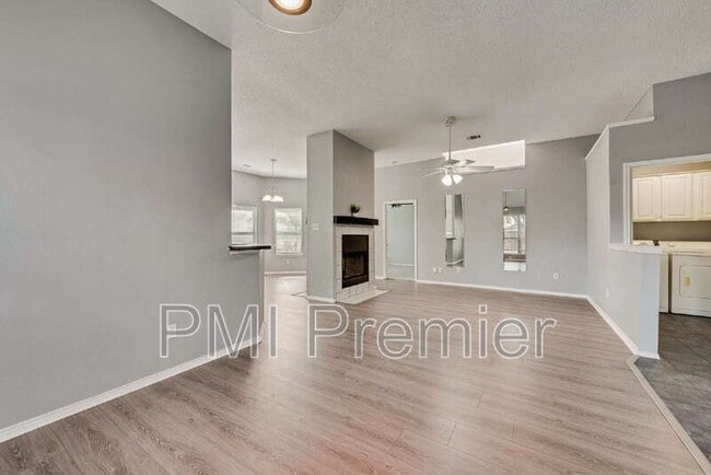 Building Photo - 1220 Royal Crescent Dr