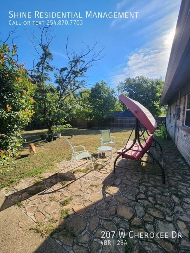 Building Photo - 207 W Cherokee Dr