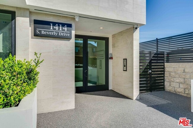 Building Photo - 1414 S Beverly Dr