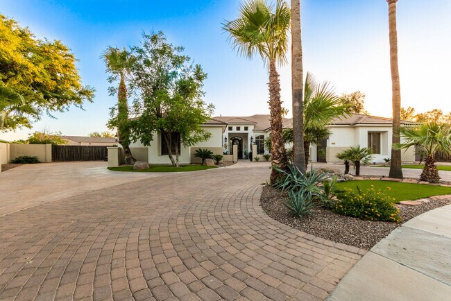 Building Photo - 2143 E Tonto Pl