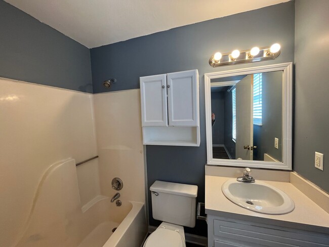 Building Photo - Charming 3 Bed, 2 Bath Home on Over an Acre!