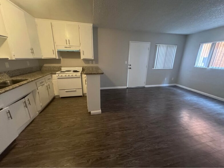 Building Photo - 1028 Orange Ave