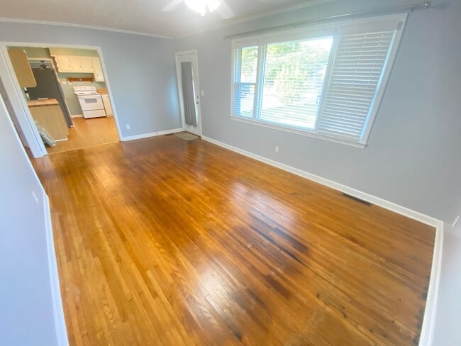 Building Photo - For Lease - 2 Beds, 1 Bath,