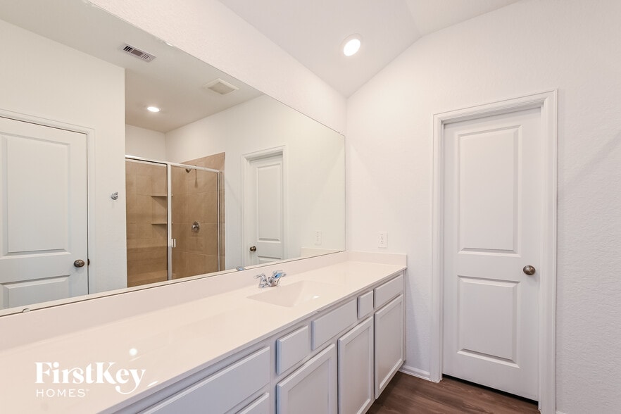 Building Photo - 18442 Summit Ranch Dr