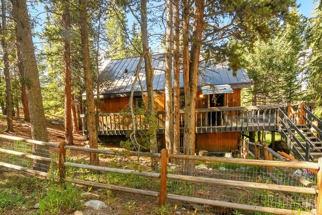 Cabin in the woods! Fenced Yard! Year le... - Cabin in the woods!  Fenced Yard!  Year le...