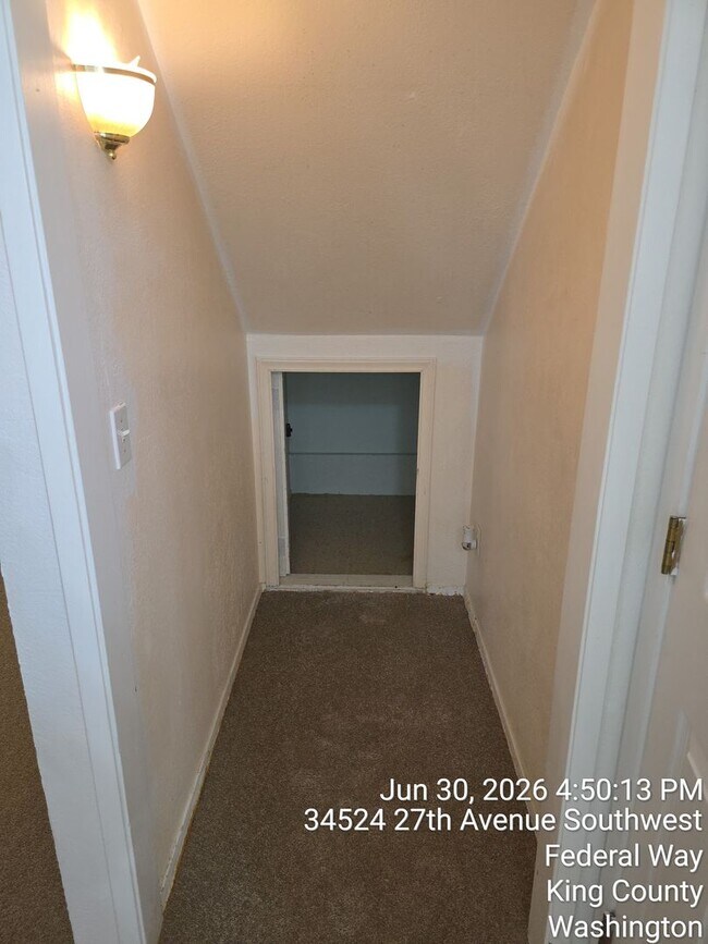 Building Photo - Federal way split level home - 3 bedrooms 2 bathrooms, AC, RV parking, EV Chargers and more, Avai...