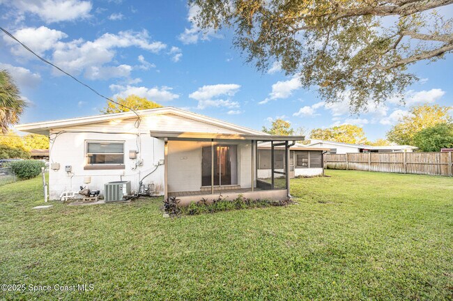 Building Photo - 4320 Beacon Ave