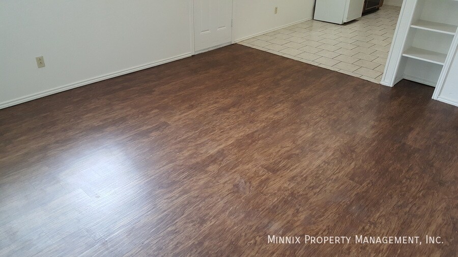 Building Photo - 8208 Vernon Ave