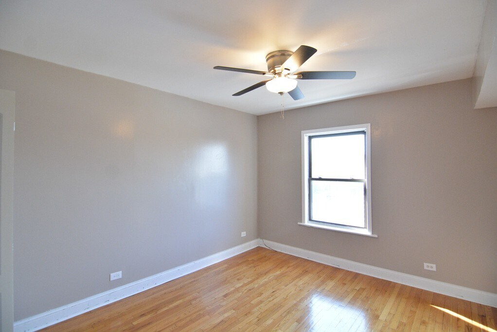 Building Photo - 3247 N Damen Ave