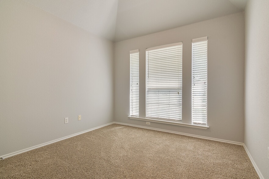 Bedroom - 956 Carlin Ln