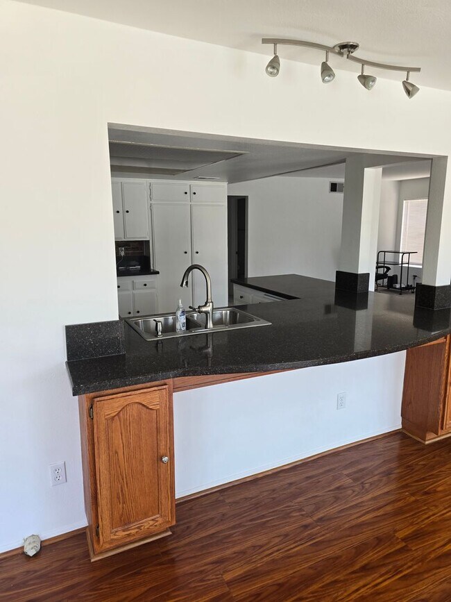 Building Photo - BEAUTIFUL 4 BEDROOM 3 BATH HOUSE. MOVE IN ...