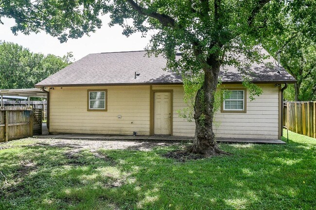 Building Photo - 1405 Richard Ave