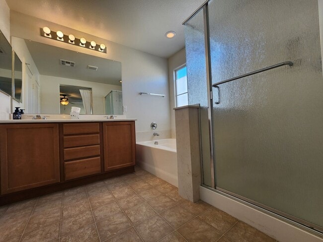 Building Photo - Lovely Two Story Home in Mountain Edge Community