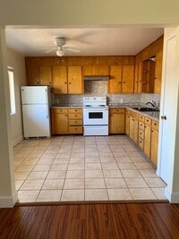 Building Photo - Downtown apartment