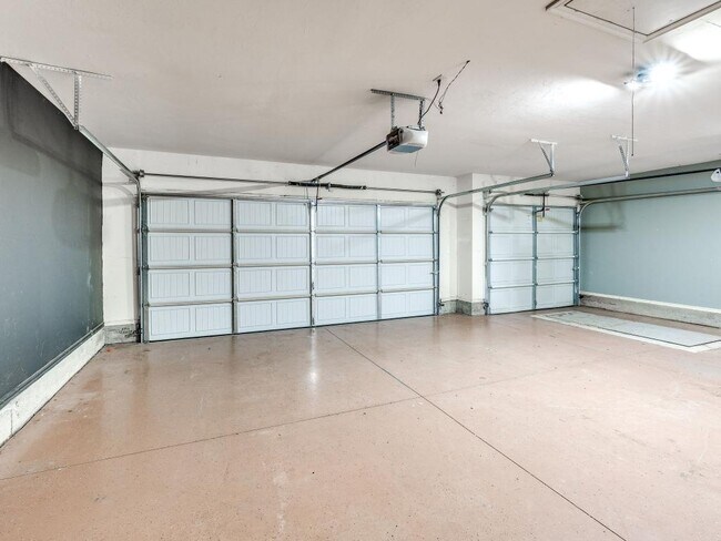 Building Photo - 2121 Mill Creek Way