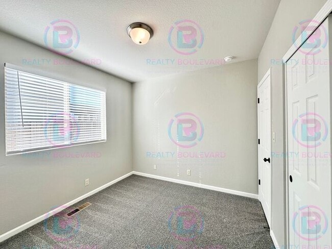 Building Photo - South Meadows 3-Bedroom 2 Bath Home New paint and Carpet Mt. Rose Views & Covered Patio