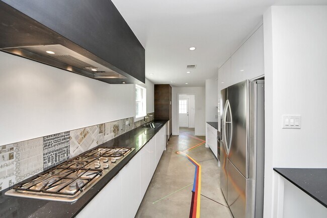 Building Photo - 7610 Highmeadow Dr