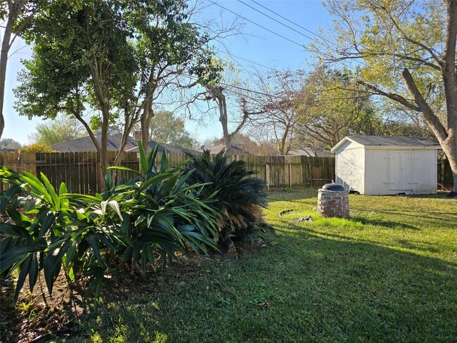 Building Photo - 16726 David Glen Dr