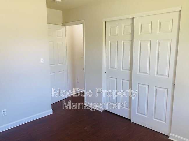 Building Photo - 298 Red Oak Dr