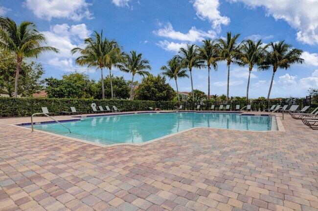 Building Photo - 2213 Oakmont Dr