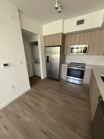 Building Photo - 655 W 73rd Pl