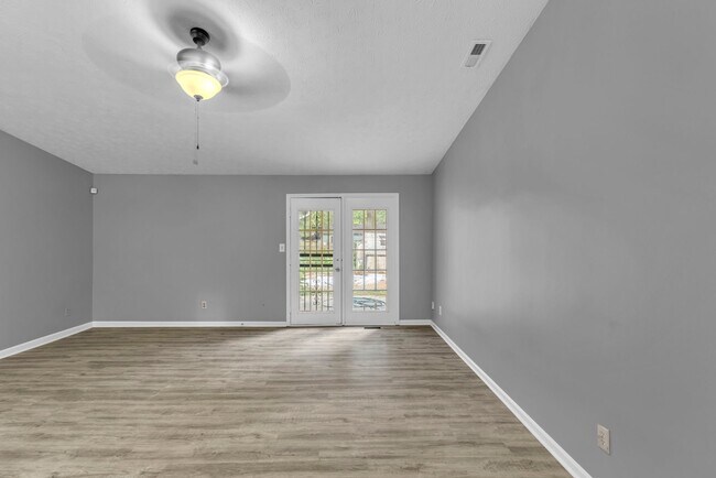 Building Photo - 833 Delray Dr