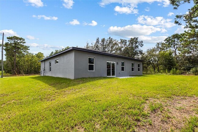Building Photo - 1071 W Hampshire Blvd