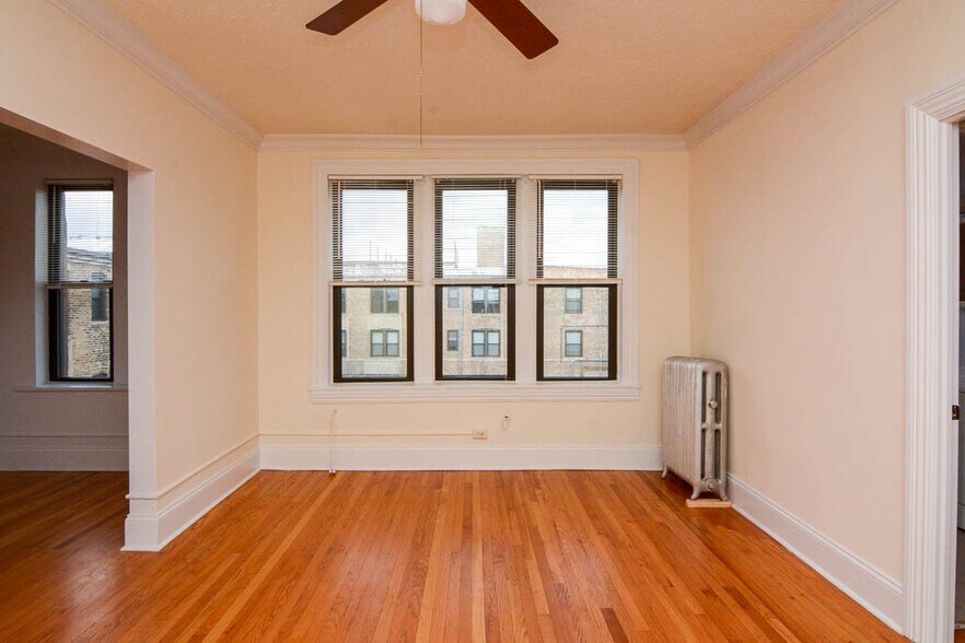 Building Photo - 2704 N Sawyer Ave