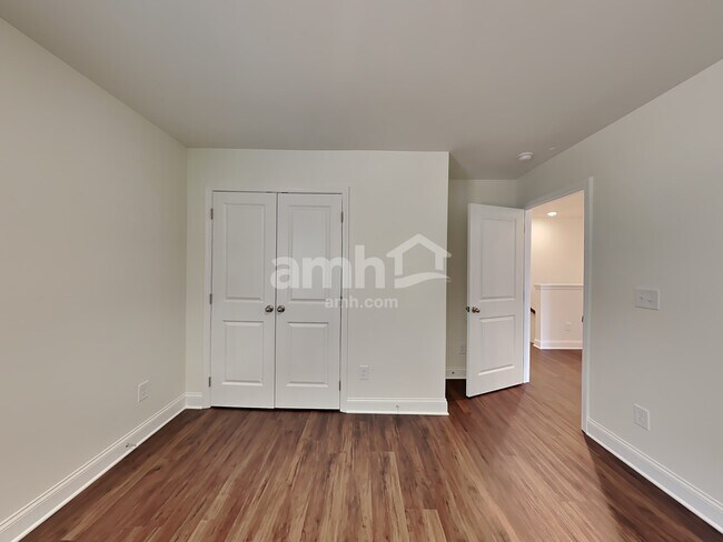 Building Photo - 2022 Windsor Park Ave