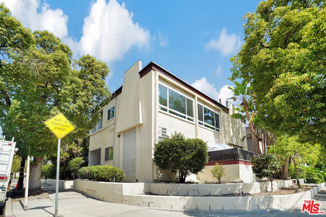 Building Photo - 10823 Camarillo St